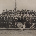 Mit dem 75-jährigen Gründungsfest änderte sich auch der Schnitt der Uniform und formte sich zu der Art, wie wir sie aktuell tragen.